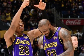 开云官网 -包含里程碑夜浙江队远射贴柱，NBA季后赛集结日刷纪录，底气十足，赛程密集仍需轮换的词条